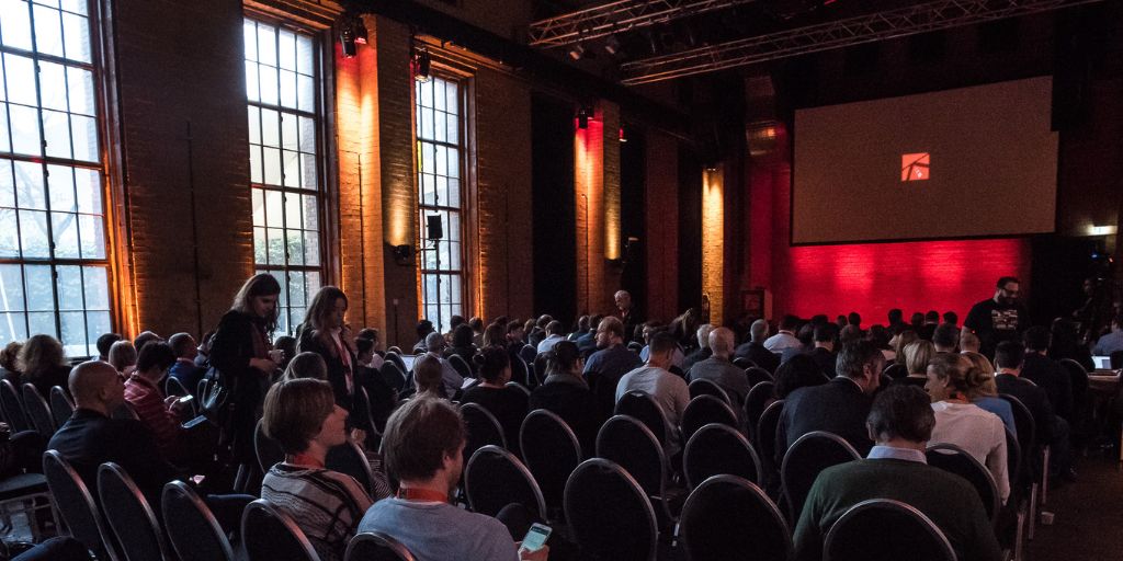 Frontiers Health 2016: How to co-create innovation using an accelerator model by Startupbootcamp